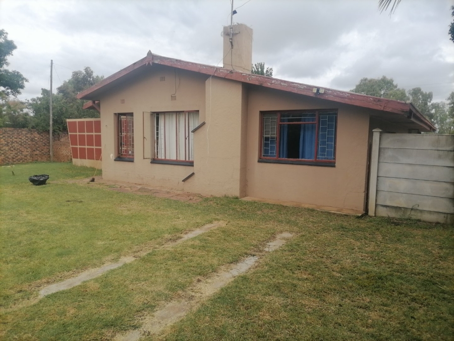 4 Bedroom Property for Sale in Leeudoringstad North West
